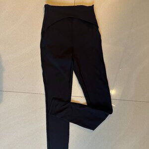 Lululemon High-Rise Yoga Pants with Pockets 28" (SIZE 4)